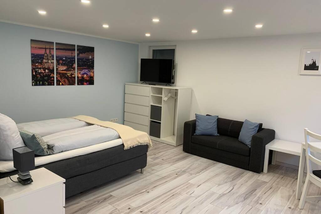 Modern Renovated Apartment Suited For Business Consultants - In Close Distance To Dt, Dhl And Un Campus - Reserved Parking بون المظهر الخارجي الصورة
