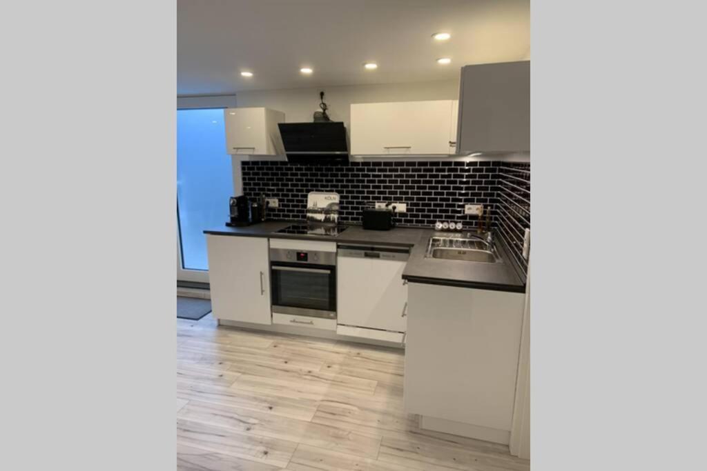 Modern Renovated Apartment Suited For Business Consultants - In Close Distance To Dt, Dhl And Un Campus - Reserved Parking بون المظهر الخارجي الصورة